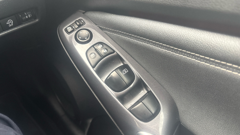 Nissan Juke 1.0 DiG-T 114 Tekna 5dr Petrol Hatchback